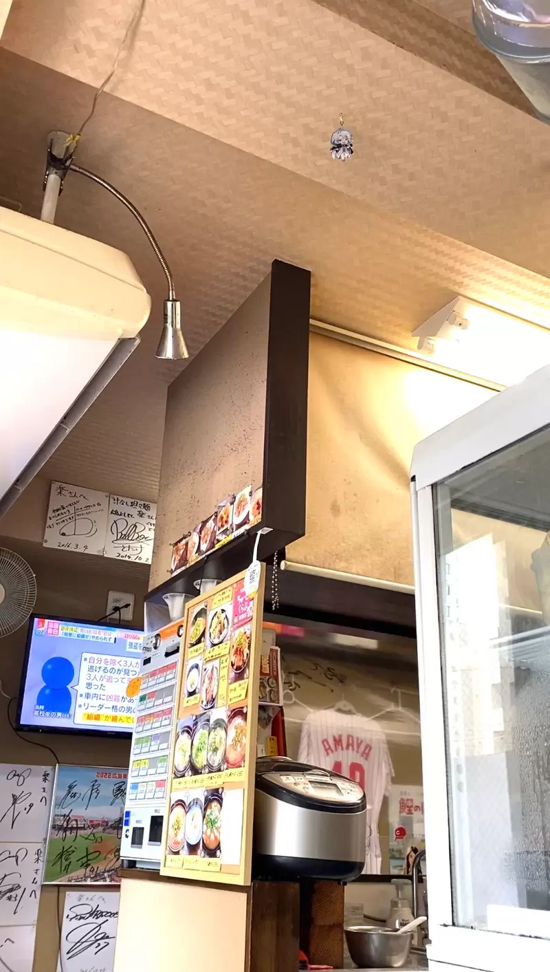 《面店：今天怎么这么多女客人？ 》惊觉因为店名跟偶像同名老板决定将他当神来拜了