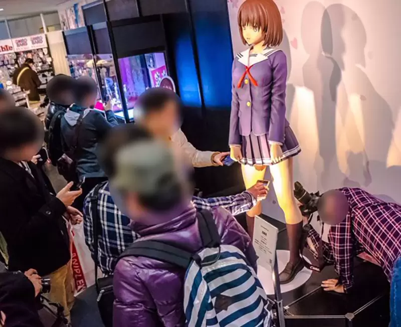 绅士们好好学起来《欣赏美少女坐姿模型胖次的方法》都如此细节了，那就不能错过呀