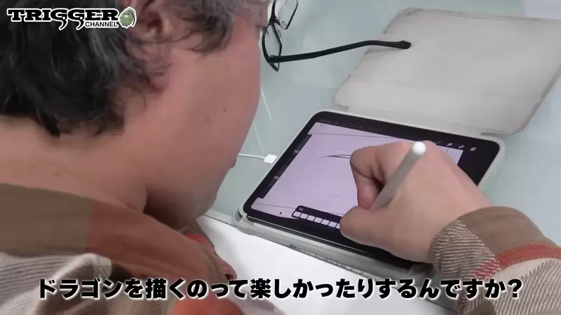 《资深动画师吉成曜》参与迷宫饭第二季OP作画使用超小iPad画三只龙还说太简单