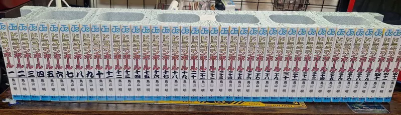 强者网友制作《七龙珠立体书背》耗时2天制作的模型，还原漫画整套收集起来的模样