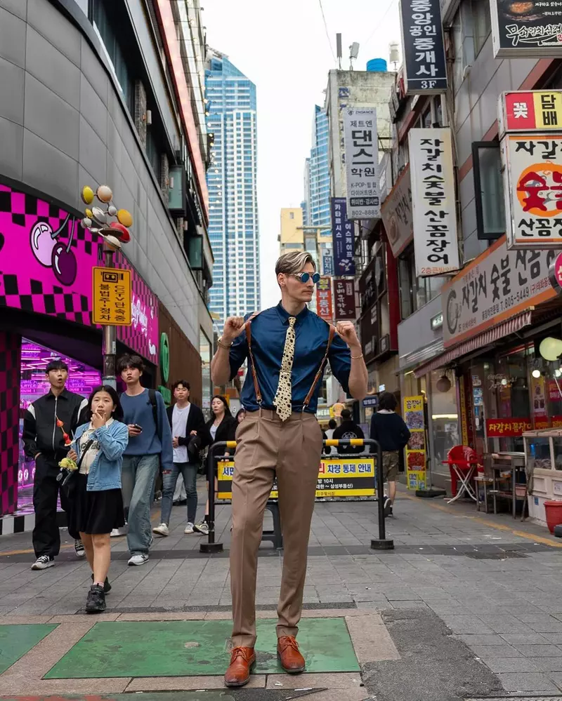 咒术回战cos《七海建人+五条悟》两位190公分的高大帅哥逛大街，这是要当街帅死多少路人啊