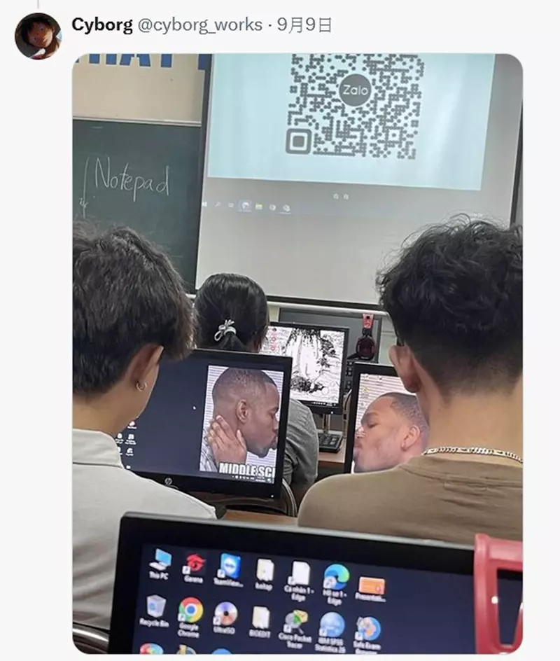 推特风潮《用四张图拼出一个画面的排版布局》很红许多高手画师纷纷下场参加，各种炸裂画面出炉